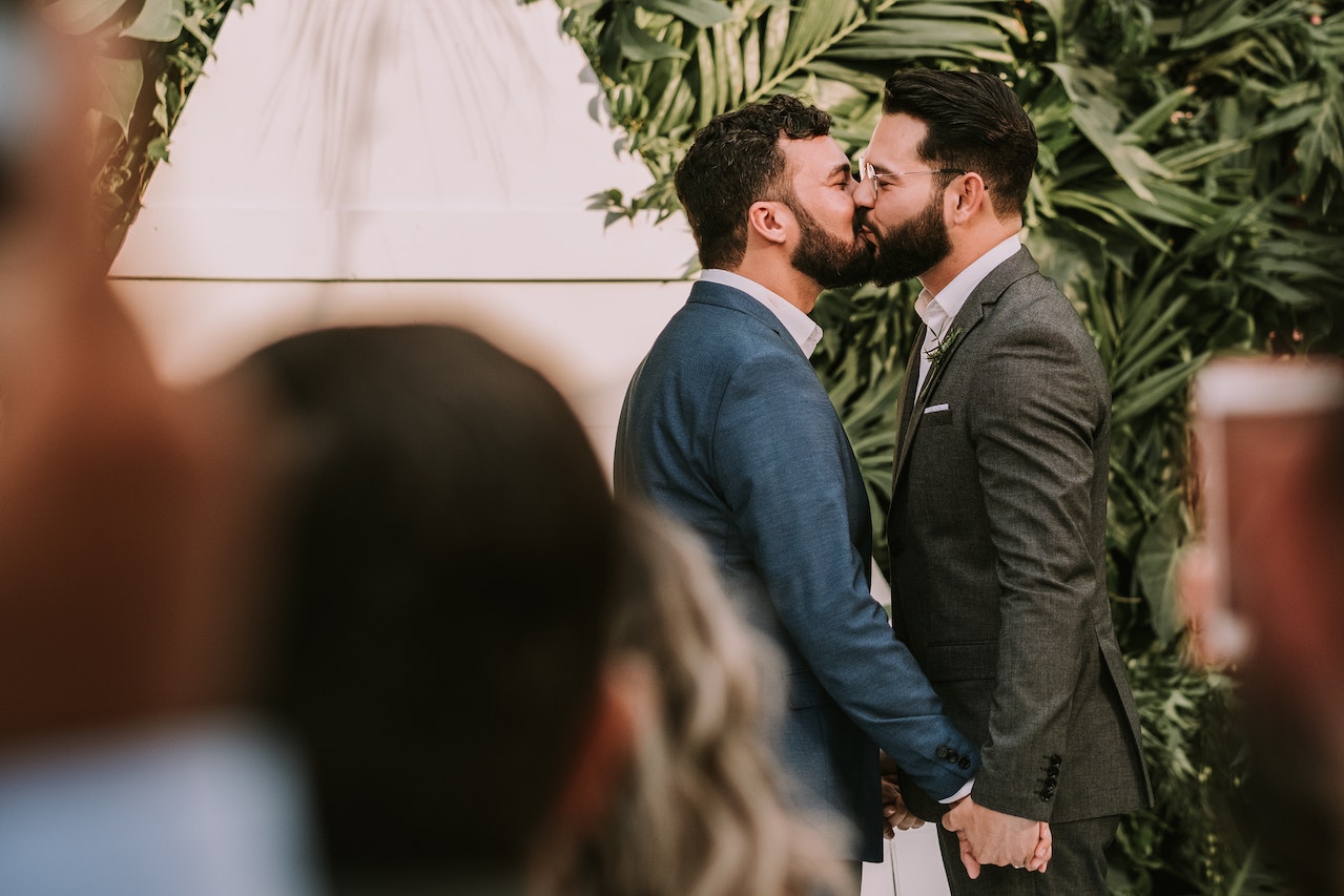 husbands kissing each other in a celebration after sending happy valentines day husband messages