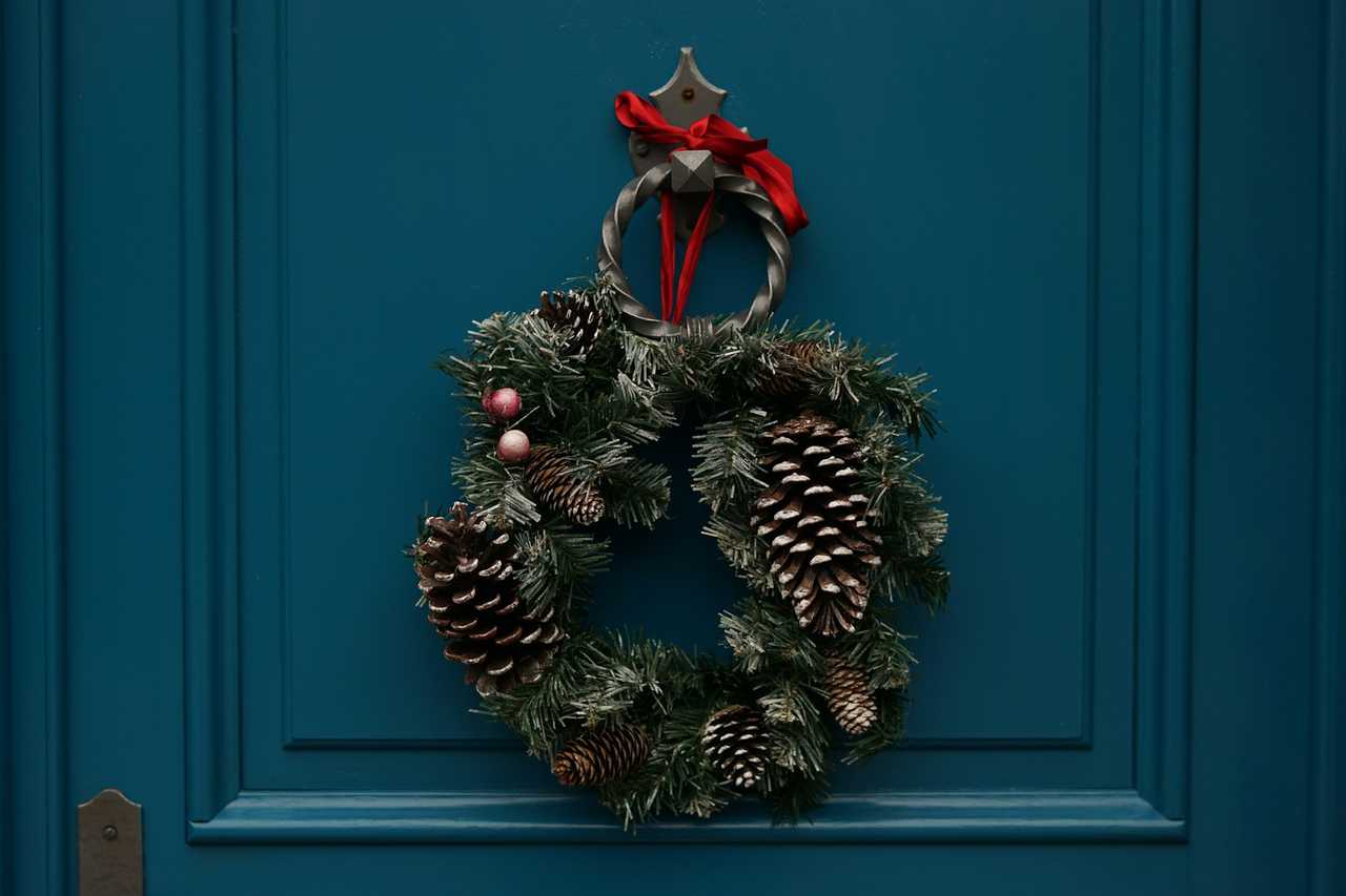Christmas door decoration handing in a blue door for Christmas messages