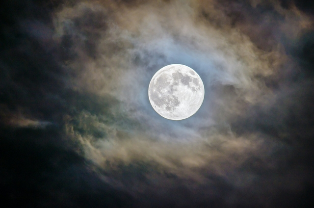 moon in the night sky to wish good night sweet dreams