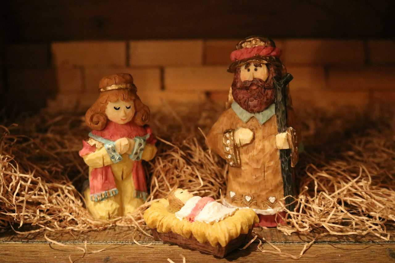 cute presepi figures of Mary, Joseph, and the Baby Jesus for christian holiday messages and wishes