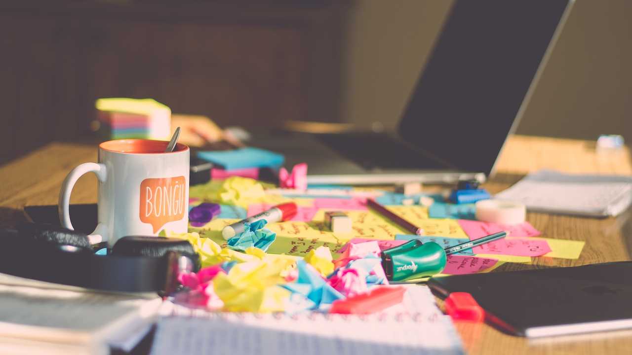 computer with mug and sticker notes to write ai generated happy birthday wishes