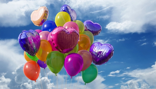 colored balloons to send happy birthday girlfriend messages