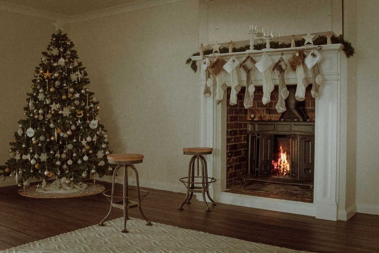 detail of a living room with a Christmas tree and a decorated fireplace for Christmas wishes
