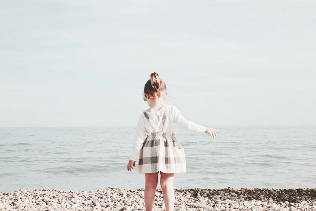 young daughter walking towards the see getting daughter quotes from mom and dad